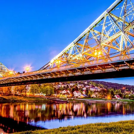 In Loschwitz Mit Parkplatz Дрезден